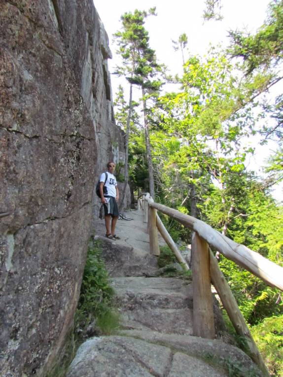 Subida íngrime para Penobscot, no Acadia National Park, no Maine - Estados Unidos